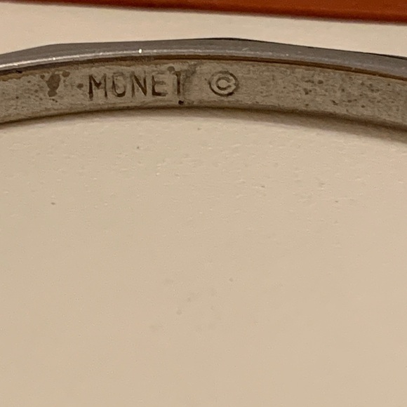 VINTAGE MONET Narrow Silver Bangle with Hammered Edge 1980s - Picture 2 of 4